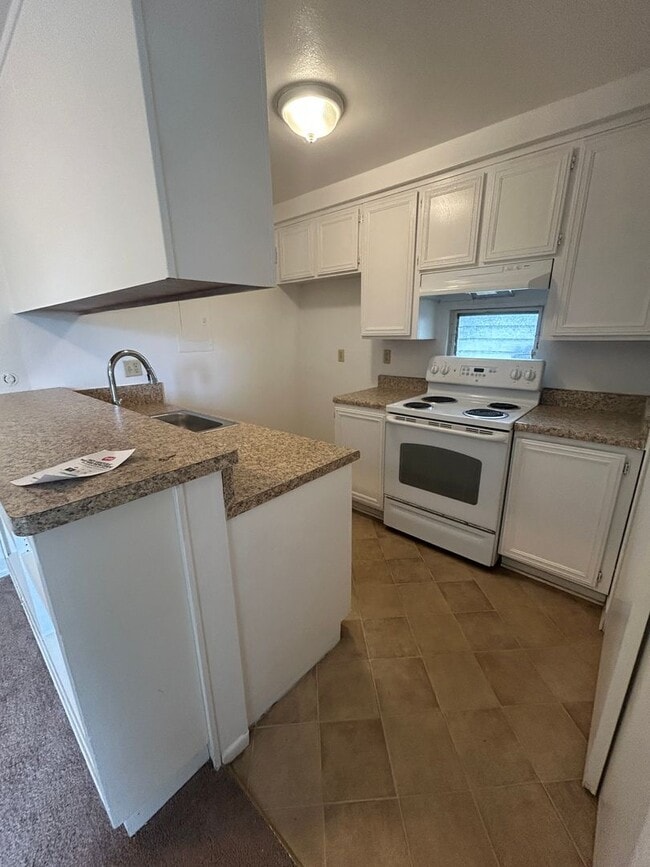 Building Photo - Ventura- Charming 2-Bedroom, 1-Bath McKeon Condo