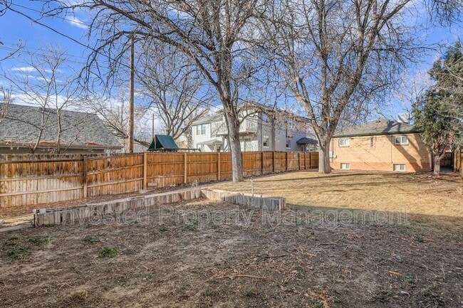 Building Photo - 4334 E 18th Ave