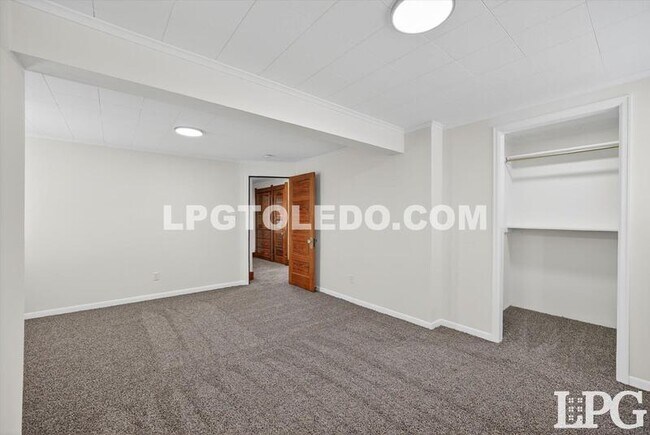 Building Photo - 4140 Caroline Ave