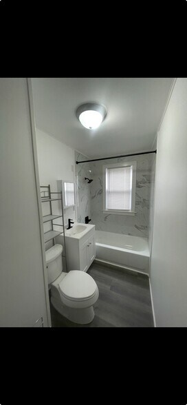 Building Photo - 424 N 4th St