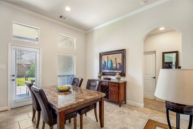 Building Photo - 6703 Honeycrest Lane