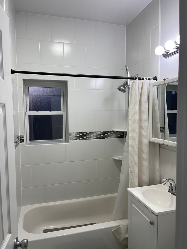 Building Photo - 288 2nd Ave W