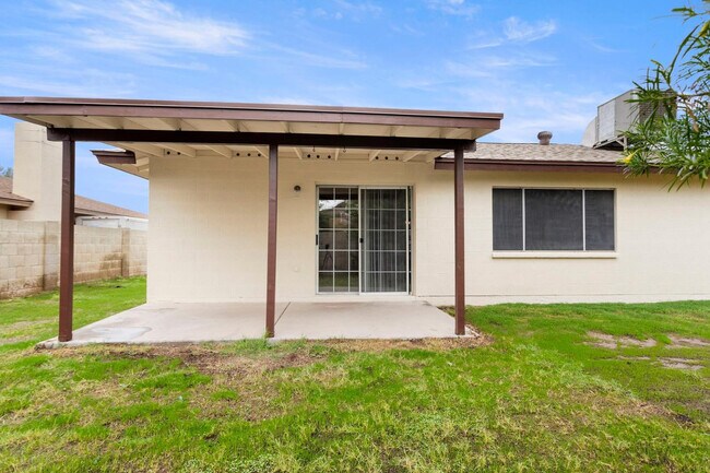 Building Photo - 7309 W Canterbury Dr