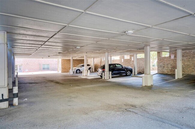 Building Photo - 715 W 22 1/2 St
