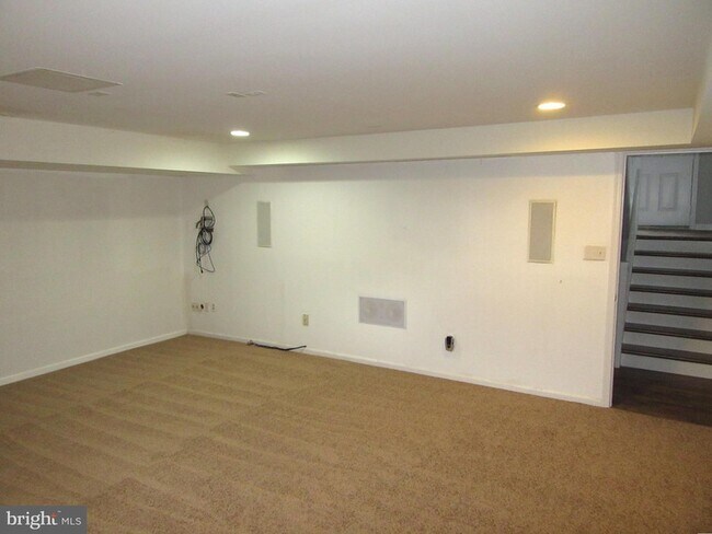 Building Photo - 4 Winton Ln