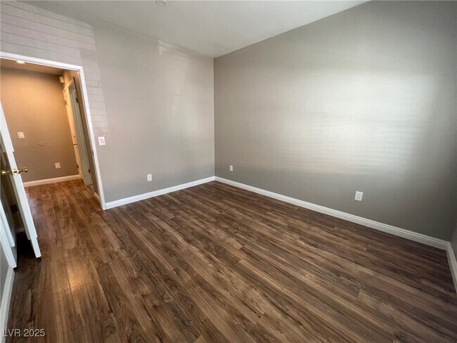 Building Photo - 5415 W Harmon Ave