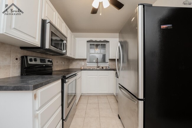 Building Photo - 2003 Arthur St