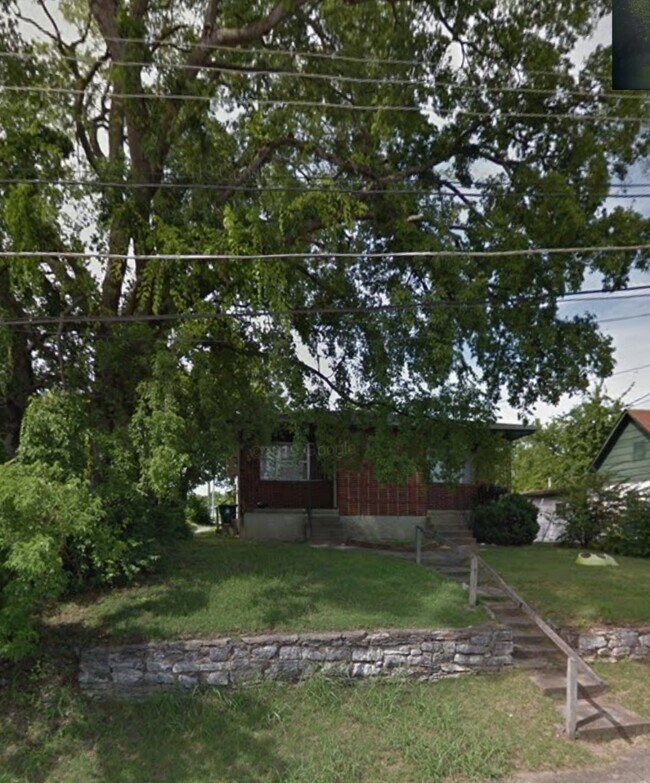 Primary Photo - Ivy St (1439)