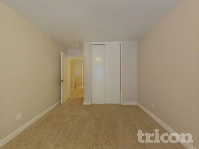 Building Photo - 2098 E Haflinger Way