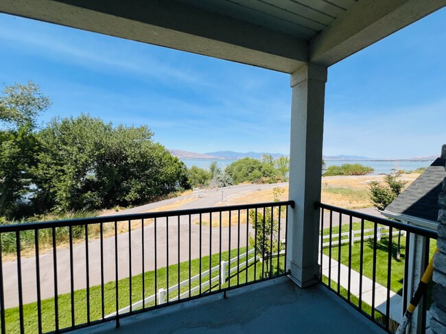 Building Photo - Your Vineyard Home – 3?Bed, 2?Bath Condo