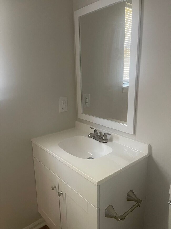 Building Photo - 133 Seminole Ave