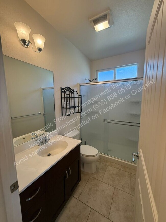 Building Photo - 1295 Kukulu St