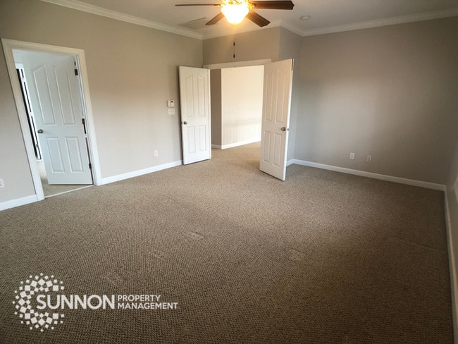 Building Photo - Gorgeous 4 BR 3 BA + Bonus in Winding Walk