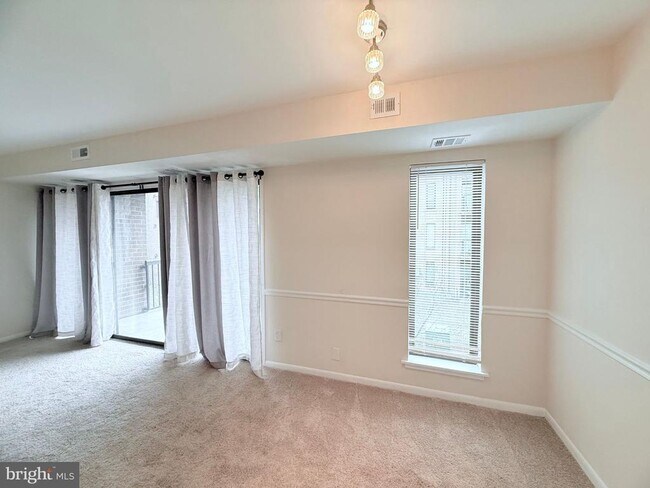 Building Photo - 7598 Gales Ct