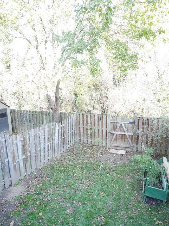 Building Photo - Jessup Townhome- Move-in Ready