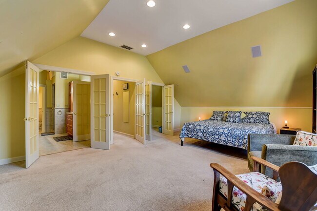 Building Photo - 4451 N Tripp Ave