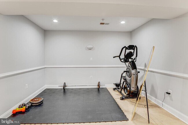 Building Photo - 7505 Castle Rock Dr