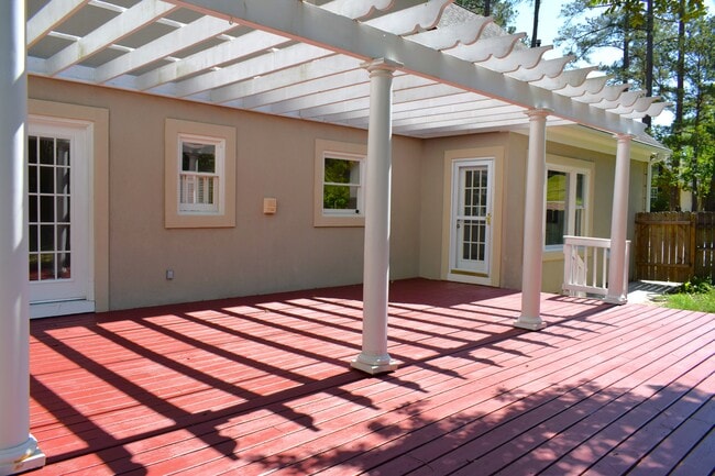 Building Photo - 4130 Knollcrest Cir N