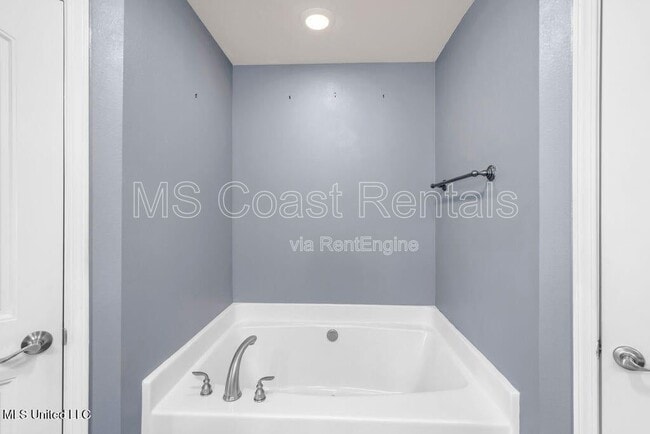 Building Photo - 18020 Canal Landing Dr