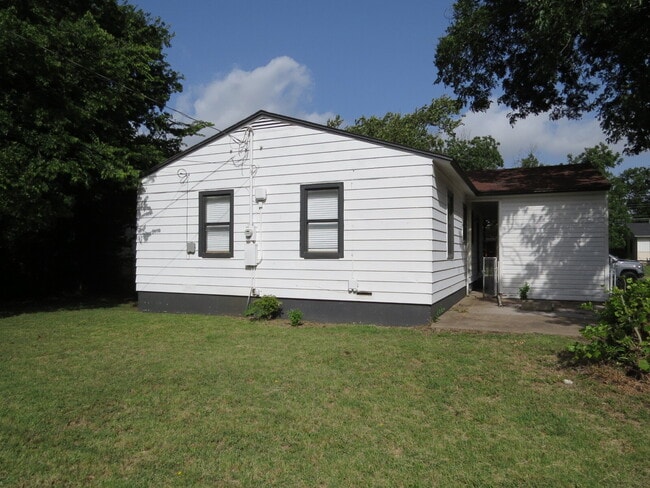 Building Photo - 506 Goodnight Dr