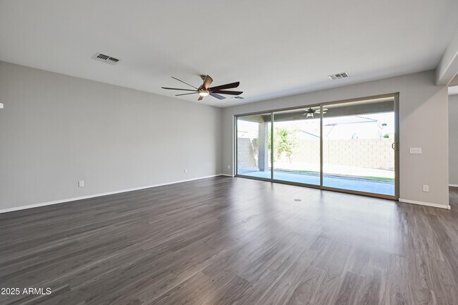 Building Photo - 16075 W Laurel Ln