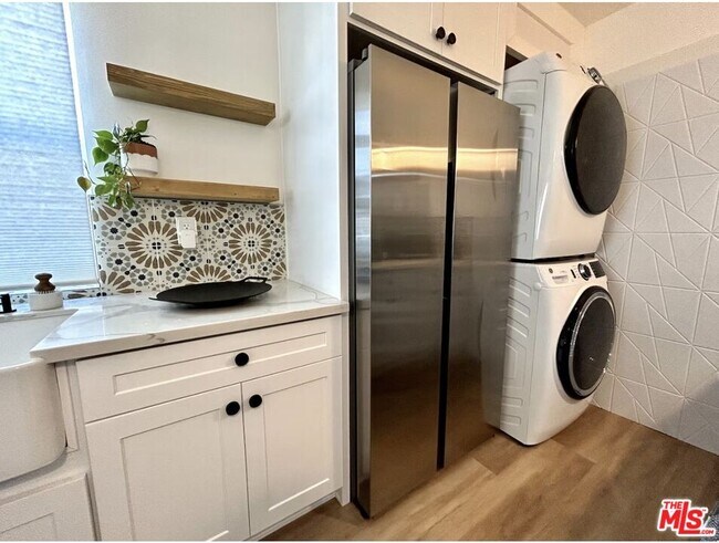 Building Photo - 5146 W 130th St