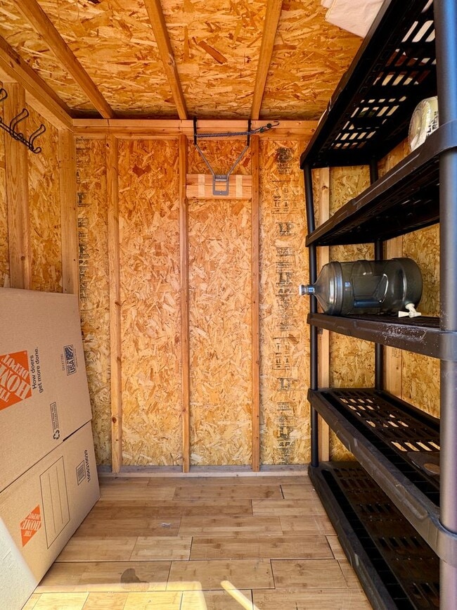 Building Photo - Charming Upgraded 2 Bedroom Cottage w/Cent...