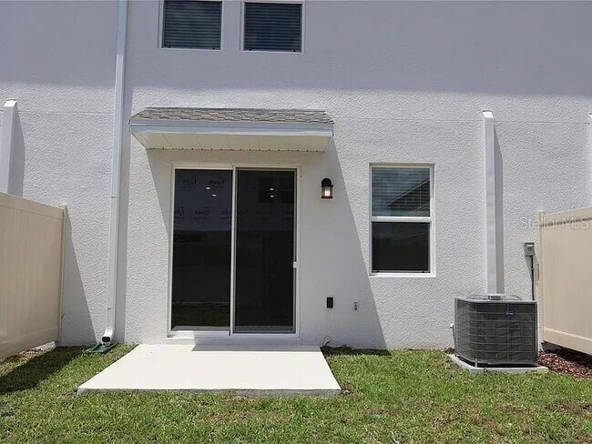 Building Photo - 2452 Skyline Lp