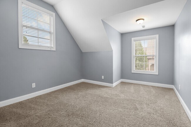 Building Photo - 3375 Cotham Ln