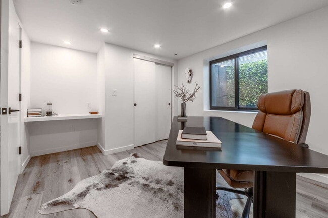 Building Photo - Modern Luxury Rental with Unobstructed Flatiron Views