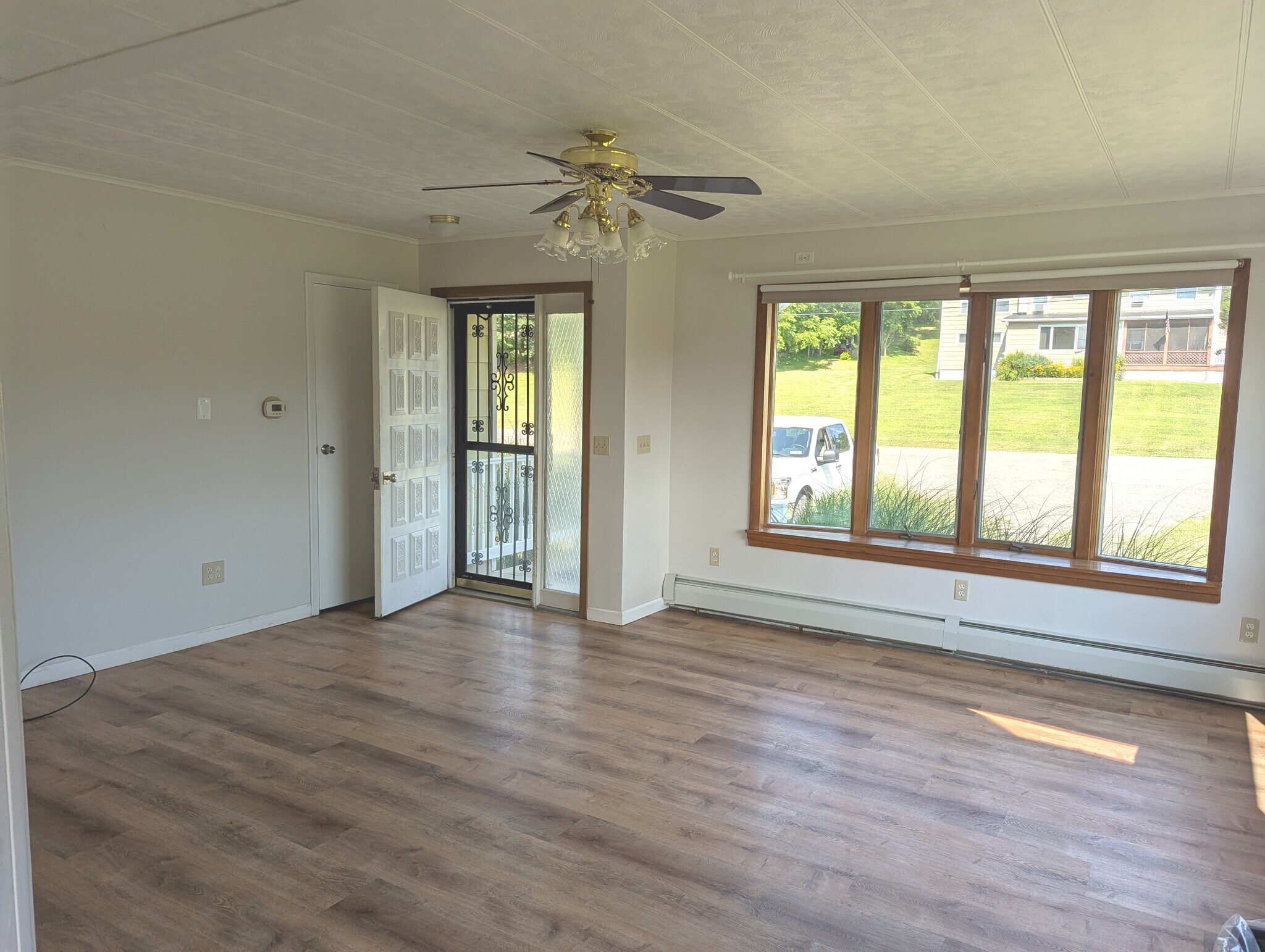 LIVINGROOM - 109 Allyn Rd