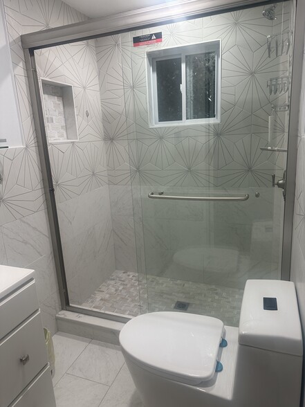 Building Photo - 8 Bunting Ln