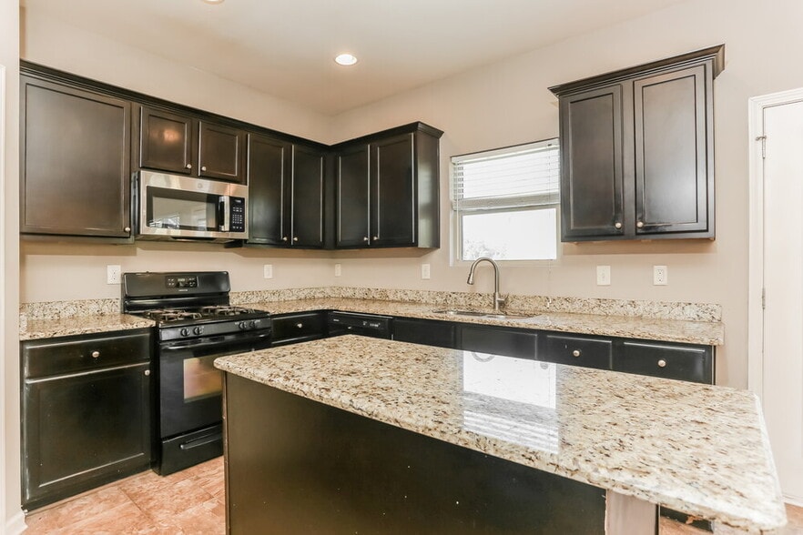 Building Photo - 3512 Sandy Bank Dr