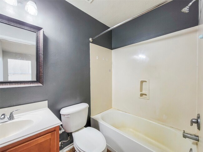 Building Photo - 7206 Daniel Spgs Ln