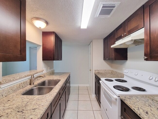 Building Photo - 12332 Ormandy St
