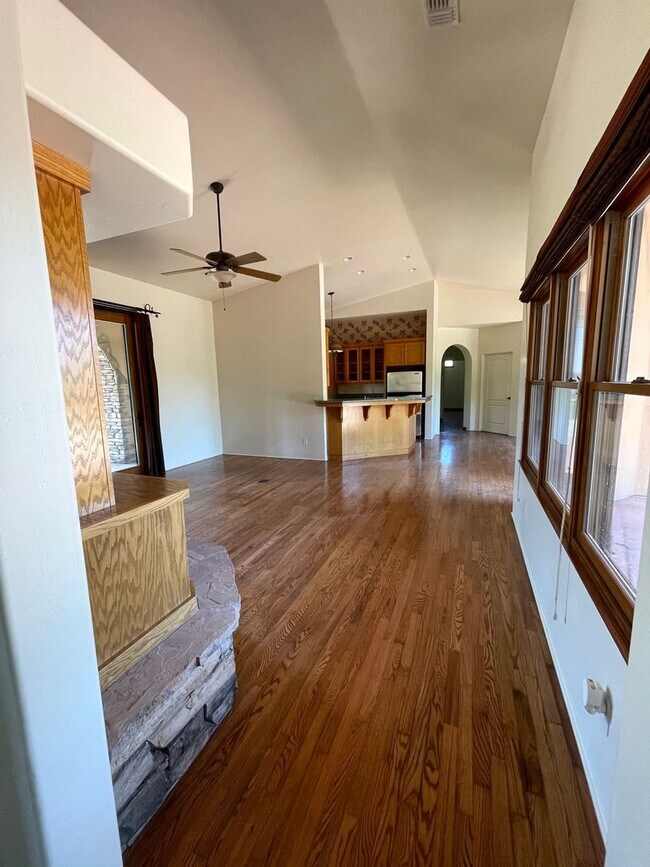 Building Photo - Gorgeous Wine Country 3 Bedroom 2 Bath Sin...