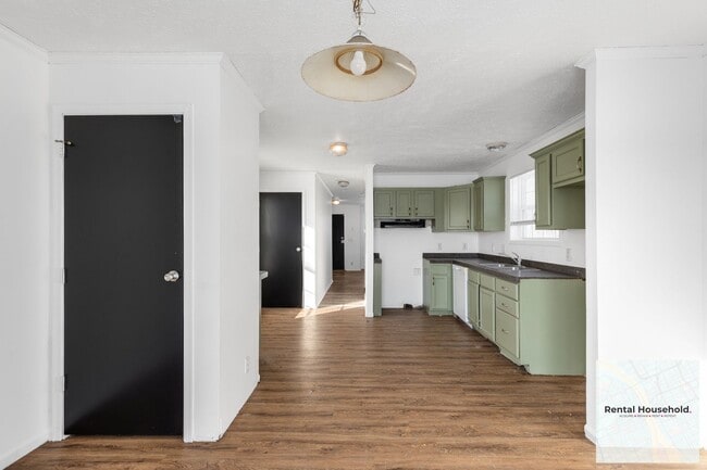 Building Photo - Completely Redone 3 Bed 1.5 Bath Rental!