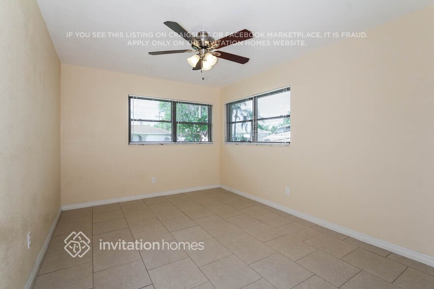 Building Photo - 126 SW 48th Terrace