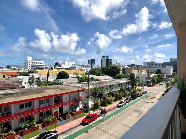 Building Photo - 1575 Euclid Ave