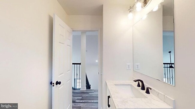 Building Photo - 40750 King Dr