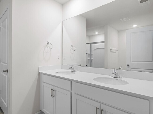 Building Photo - Spacious 3-Bedroom Home in Desirable Talle...