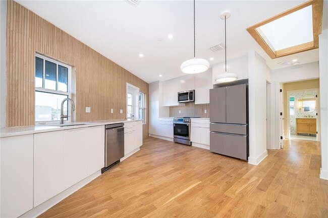 Building Photo - 421 W Fairbanks Ave