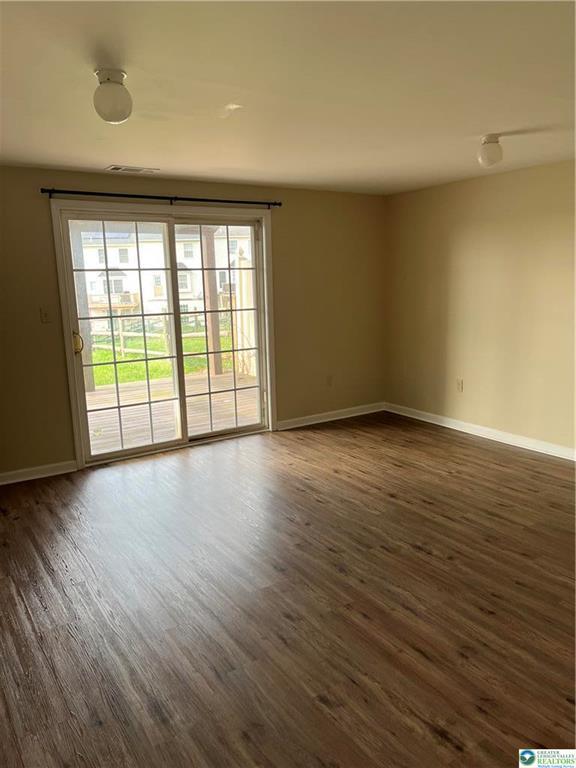 Building Photo - 338 S Oak St