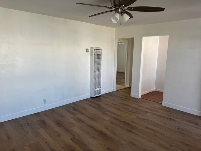 Building Photo - 1499 W 35th Pl