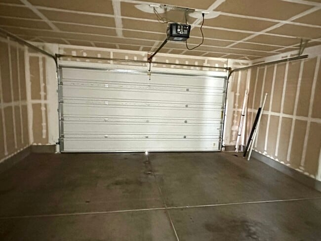 Building Photo - 971 S Deerfield Ln