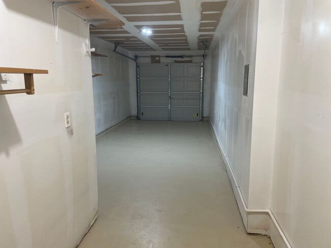Building Photo - 8916 Hambledon Dr