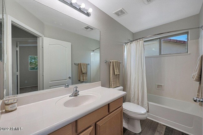 Building Photo - 15841 W Moreland St