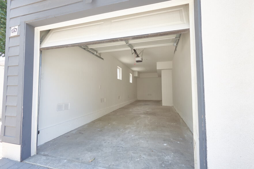 Building Photo - 125 N Mountain View Ave