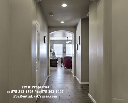 Building Photo - Almost new 4/2 off Del Rey