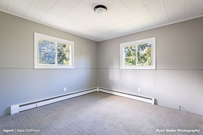 Building Photo - Downtown Rockford Single Family Home on White Pine Trail